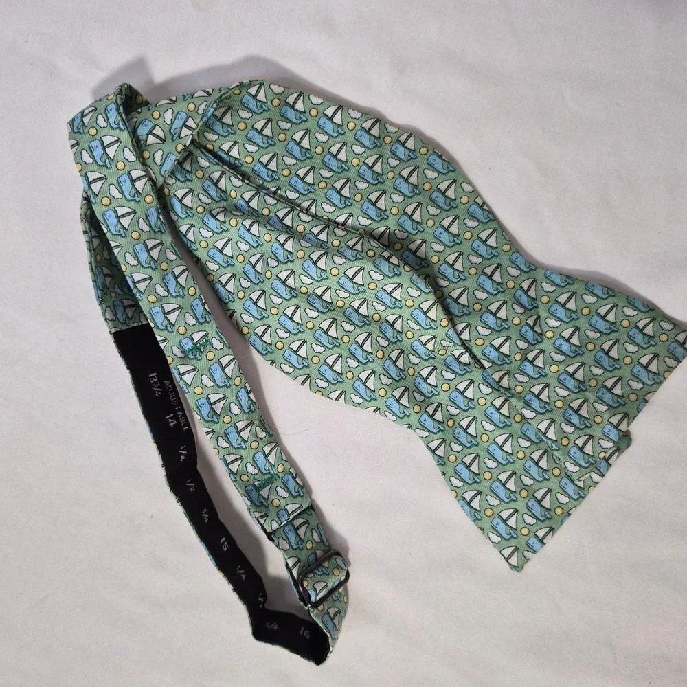 Vineyard Vines Bow Tie Mens Green Whale Sailboat Silk Preppy Nautical Ivy USA